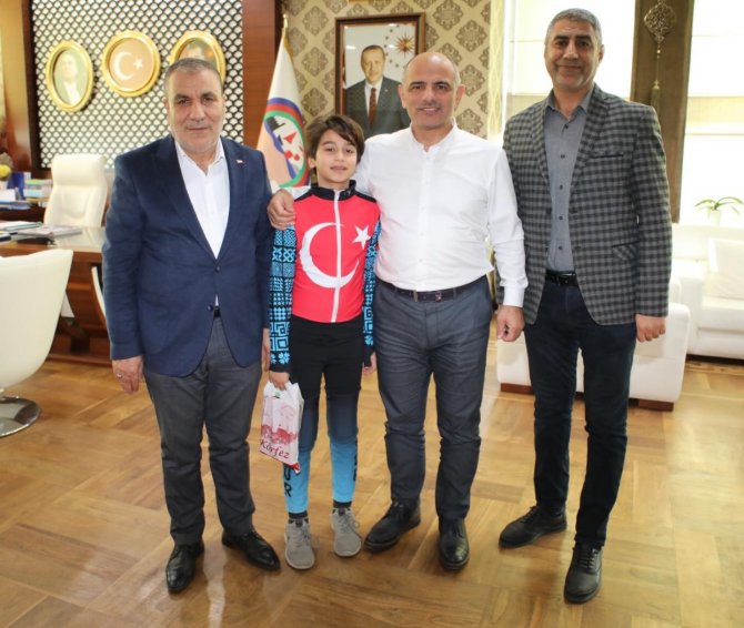 Başkan Söğüt Şampiyonları Ağırladı