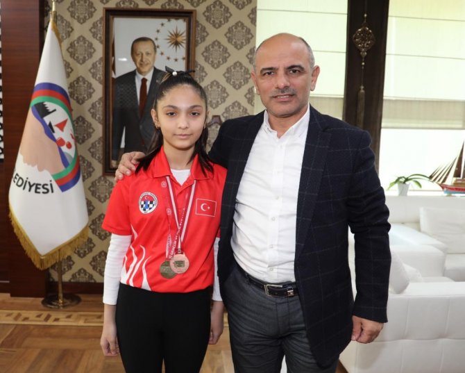 Başkan Söğüt Şampiyonları Ağırladı