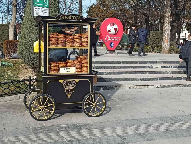 Çorum’da Nostaljik Görünümlü Simit Arabaları Hizmete Girdi