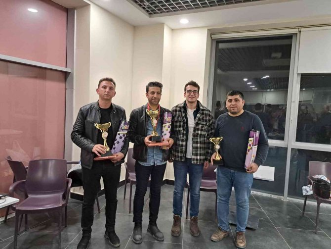 Satranç Turnuvasında Kıyasıya Yarıştılar