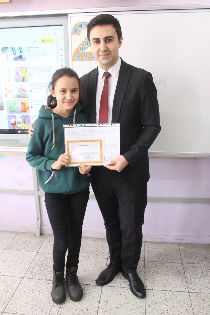 Manyas’ta Öğrencilerin Karne Sevinci