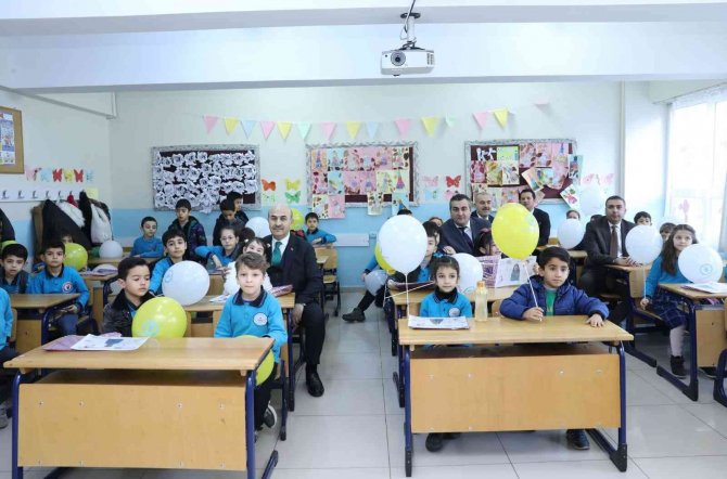 Mardin’de 246 Bin 174 Öğrenci Karne Heyecanı Yaşadı