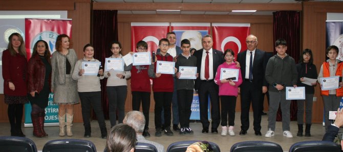 Matematik Yarışmasında Dereceye Giren Öğrenciler Ödüllendirildi