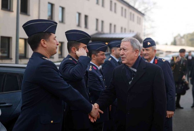 Bakan Akar, Almanya’da Ukrayna Savunma Temas Grup Toplantısı’na Katıldı