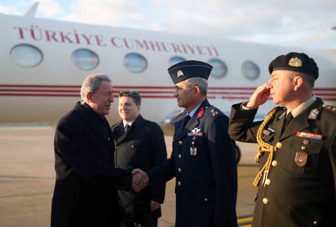 Bakan Akar, Almanya’da Ukrayna Savunma Temas Grup Toplantısı’na Katıldı