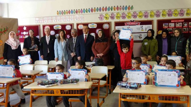 Kocaeli Valisi Seddar Yavuz Öğrencilerin Karne Heyecanını Paylaştı