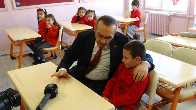 Kocaeli Valisi Seddar Yavuz Öğrencilerin Karne Heyecanını Paylaştı