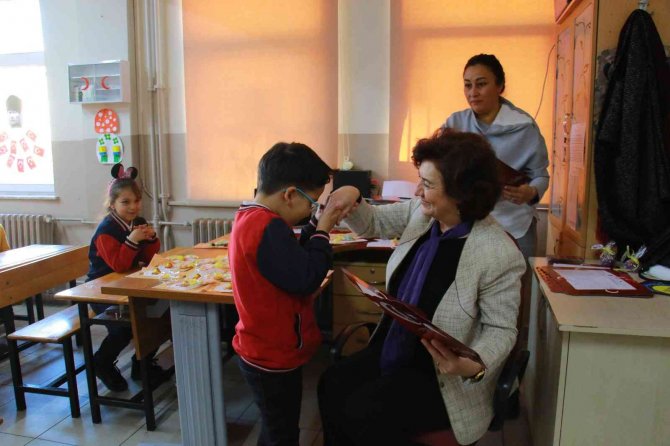 19 Milyona Yakın Öğrenci Karnesini Alarak Yarıyıl Tatiline Girdi