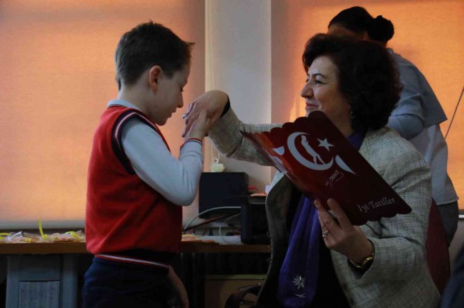 19 Milyona Yakın Öğrenci Karnesini Alarak Yarıyıl Tatiline Girdi