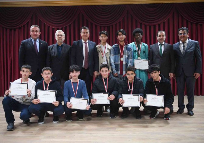 Uluslararası Lisede Karne Heyecanı