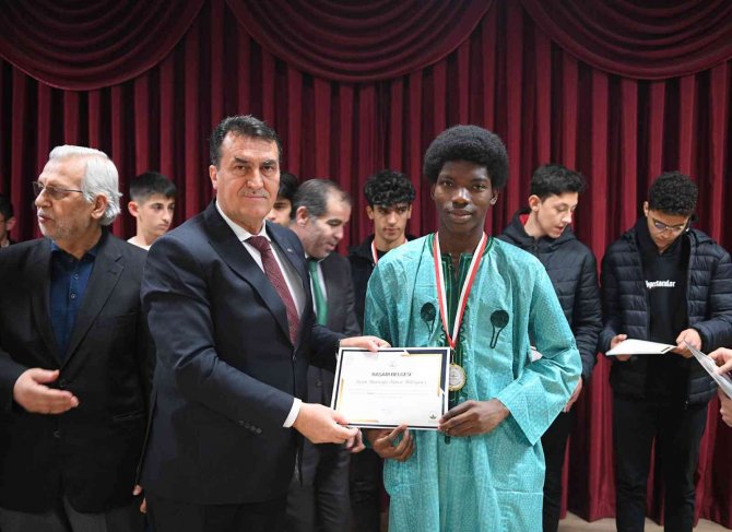 Uluslararası Lisede Karne Heyecanı