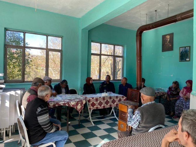 Kaymakam Kurt 23 Köyde Toplantılar Düzenleyip Vatandaşlarla Bir Araya Geldi