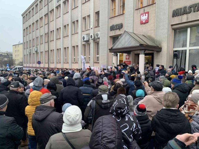 Polonya’da Artan Enerji Fiyatları Protesto Edildi