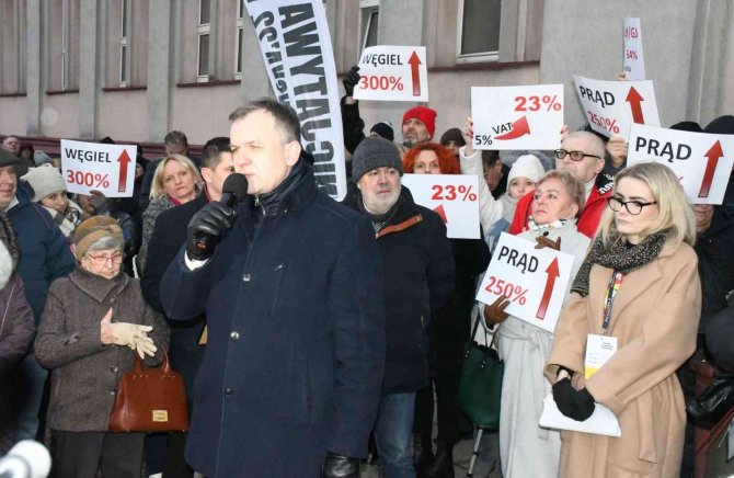 Polonya’da Artan Enerji Fiyatları Protesto Edildi