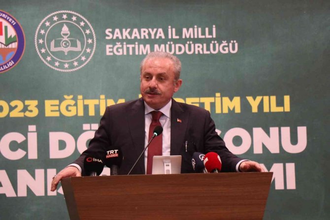 Öğrenciler Karnelerini Mustafa Şentop’un Elinden Aldı