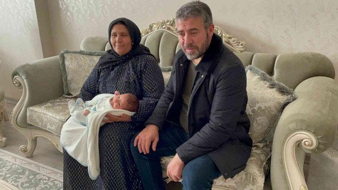 Zılgıtla Karşılanan Bebeğin Babası Yaşadıklarına İnanamıyor