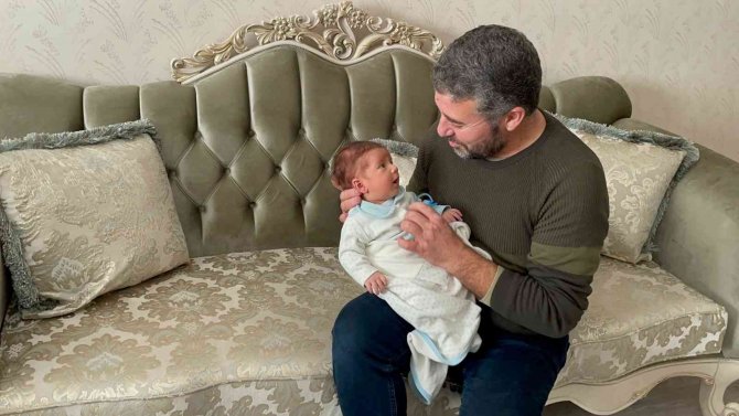 Zılgıtla Karşılanan Bebeğin Babası Yaşadıklarına İnanamıyor