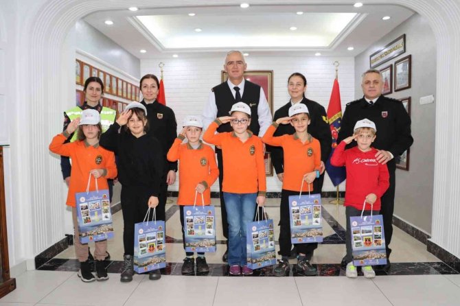 İ̇lkokul Öğrencileri Askerlerle Bir Araya Geldi