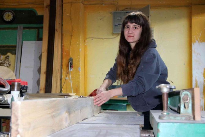 Sanayi Çarşısının Tek Kadın Ustası: Çıraktı, ’Zeynep Usta’ Oldu