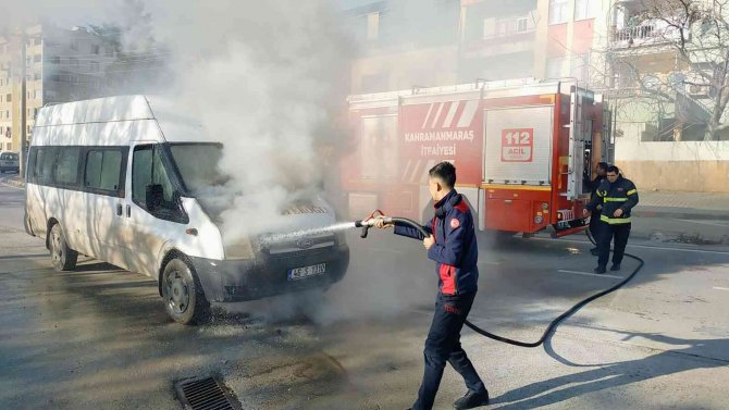 Yanmaya Başlayan İşçi Servis Minibüsü Zamanında Müdahale İle Söndürüldü