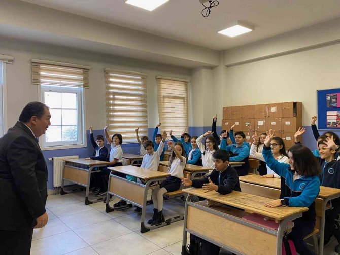 İ̇stanbul’da Öğrencilerin Karne Heyecanı