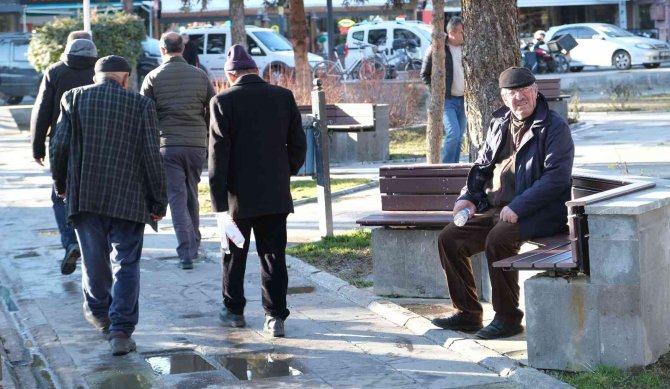 Son Yılların En Sıcak Kış Ayını Geçiren Erzincan’da Vatandaş Şaşkın