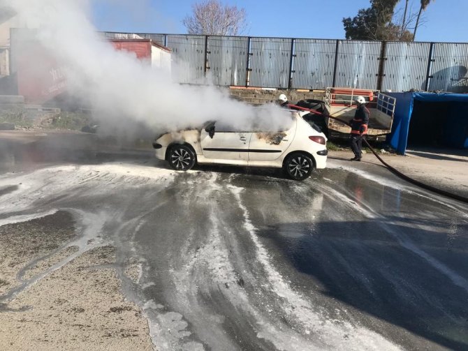 Bakıma Alınan Otomobil Yandı