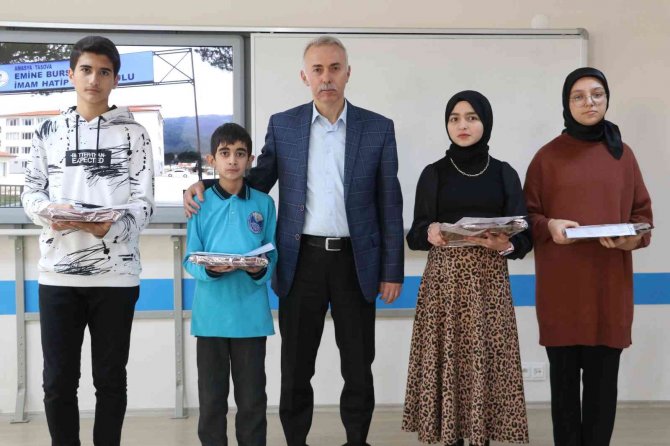 Taşova’da 3 Bin 950 Öğrenci Karne Aldı