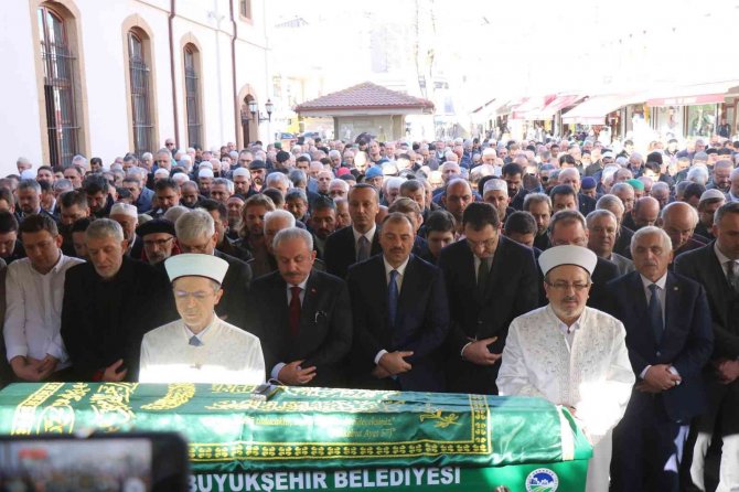 93 Yaşında Hayatını Kaybeden Eski Milletvekili Son Yolculuğuna Uğurlandı