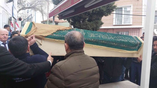 Dini Nikahlı Eşi Tarafından Boğazı Kesilerek Öldürülen Kadın Toprağa Verildi