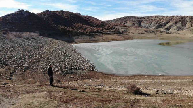 Kuraklığın Etkisindeki Gölet Çiftçiyi Endişelendiriyor