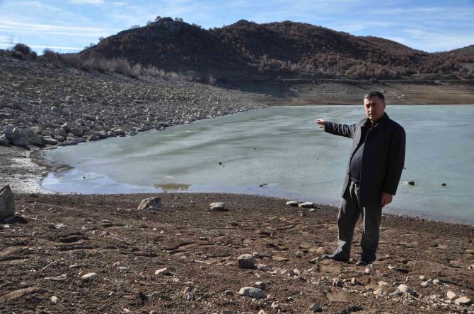 Kuraklığın Etkisindeki Gölet Çiftçiyi Endişelendiriyor