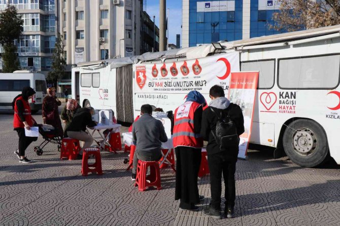 Kan Bağışlayana Atkı Ve Maç Bileti Hediye