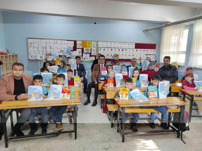 Selendili Öğrencilerin Karne Sevinci