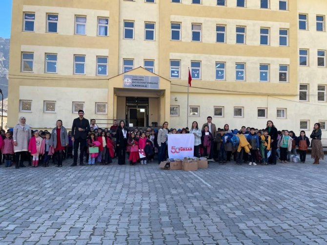 İ̇stanbul’dan Çukurcalı Öğrencilere Karne Hediyesi