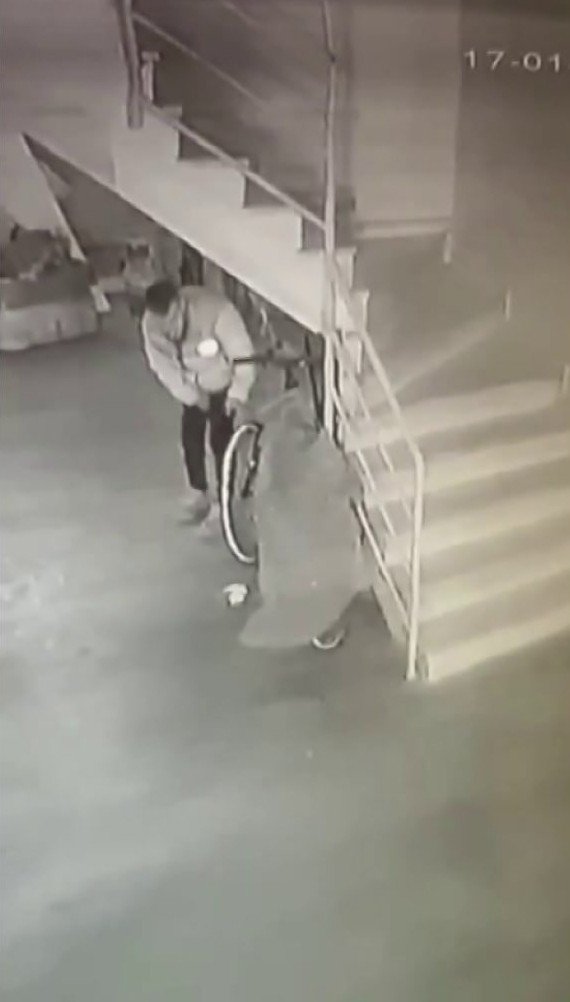 Ümraniye’de Hırsızlar Sitenin Deposunu Soymaya Doyamadılar