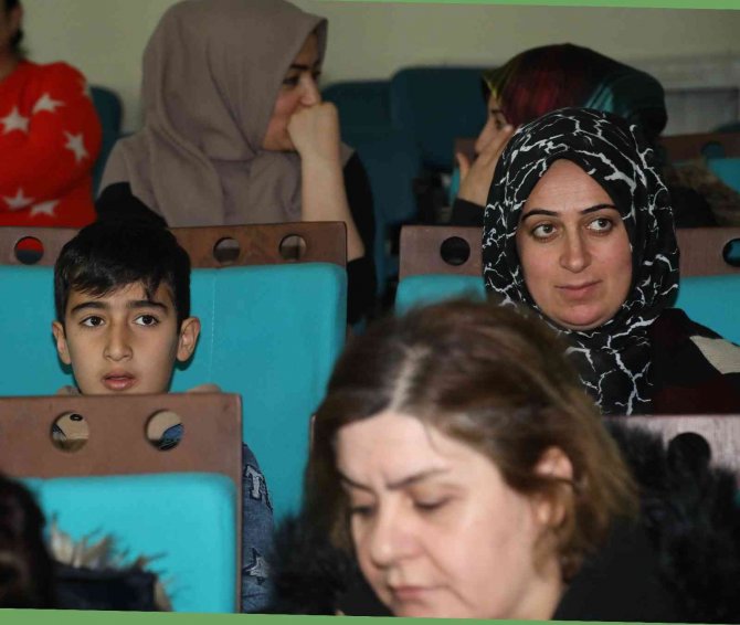 Van’da Kadınlara İnternet Ve Teknoloji Bağımlılığı Semineri Verildi