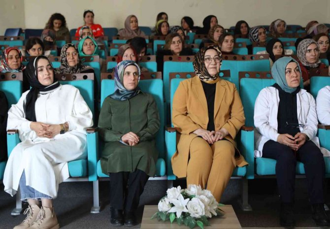 Van’da Kadınlara İnternet Ve Teknoloji Bağımlılığı Semineri Verildi