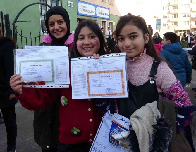 Van’da 324 Bin Öğrenci Ve 18 Bin Öğretmen İçin Yarıyıl Tatili Başladı