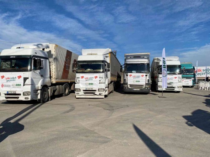 Ümraniye’den Suriye’ye 15 Tır İnsani Yardım Gönderildi