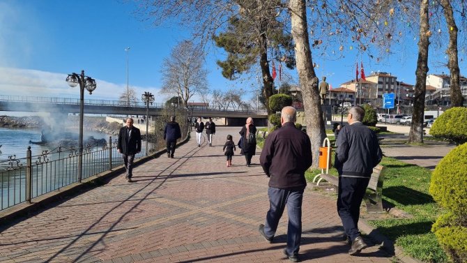 Alaplı 21.5 Derecelik Sıcaklıkla Türkiye Rekoru Kırdı