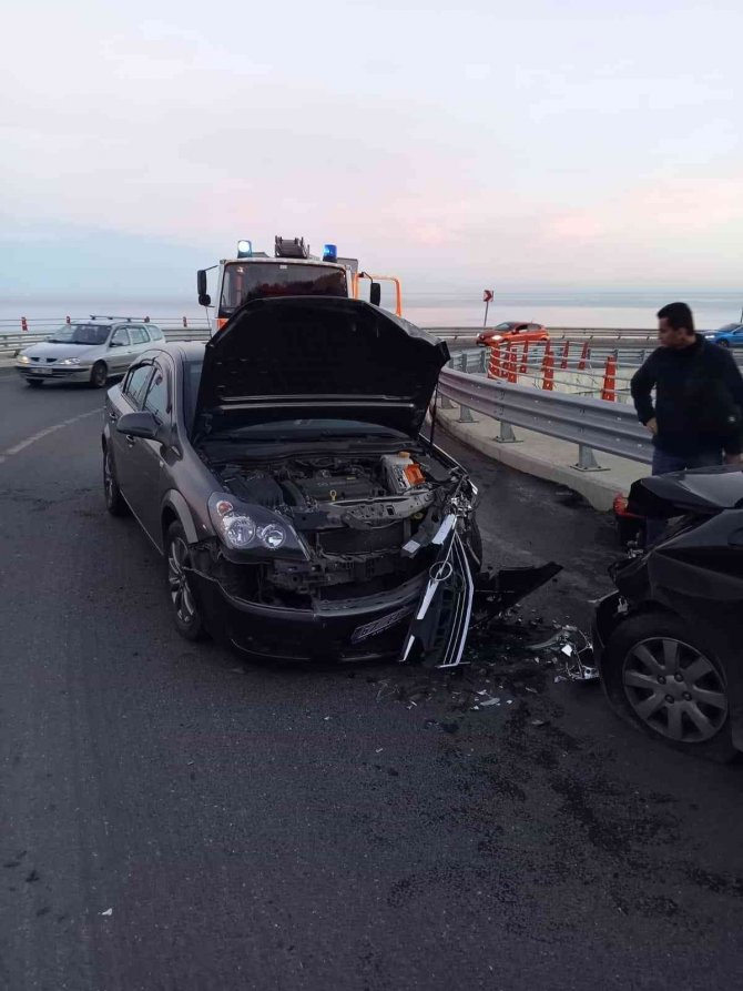 Zonguldak’ta 2 Otomobil Çarpıştı : 2 Yaralı