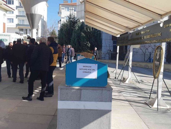 Başkent’te Park Halindeki Araçta Ölü Bulunan 2 Kişi, Beypazarı’nda Toprağa Verildi