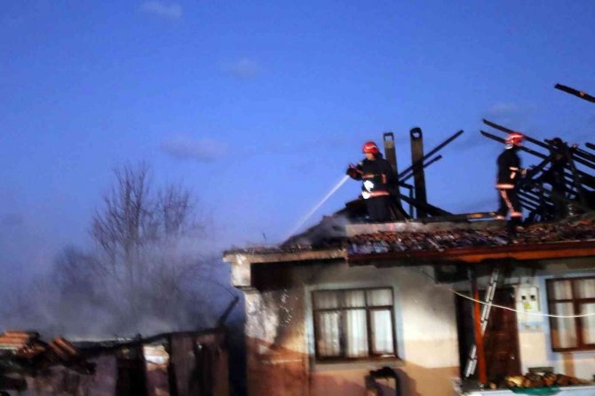 Günün Acı Haberi, Yaşlı Çiftin Kaldığı Evde Yangın: 1 Ölü, 2 Yaralı