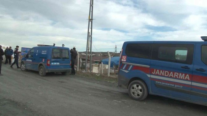Arnavutköy’de Yem Makinesine Düşen Çoban Yaralanarak Hastaneye Kaldırıldı