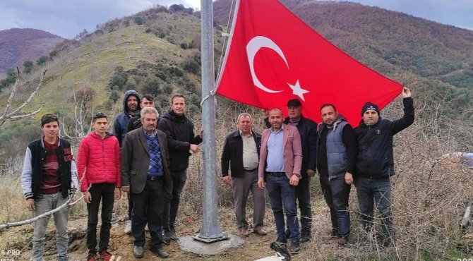 Haydarlı Mahallesi’nde 2 Metrelik Türk Bayrağı