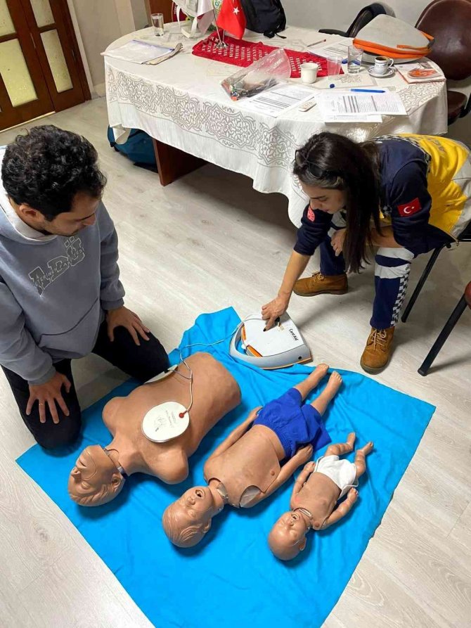 Aydın’da Görev Yapan Veteriner Hekimlere ‘İ̇nsanlarda İlkyardım’ Kursu