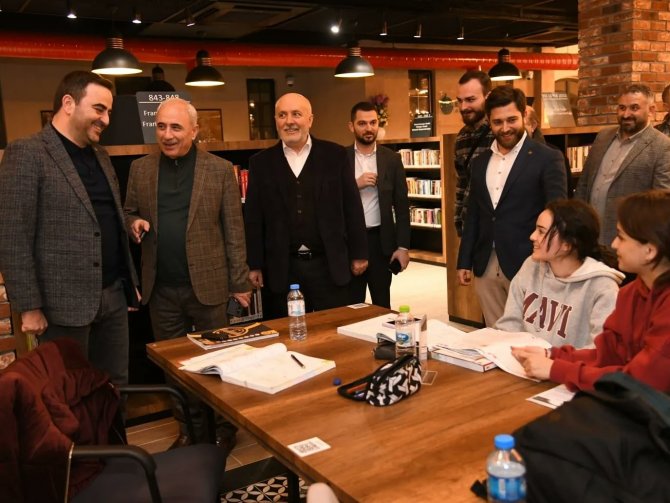 Prof. Dr. Nurullah Genç Tecrübelerini Gençlerle Paylaştı