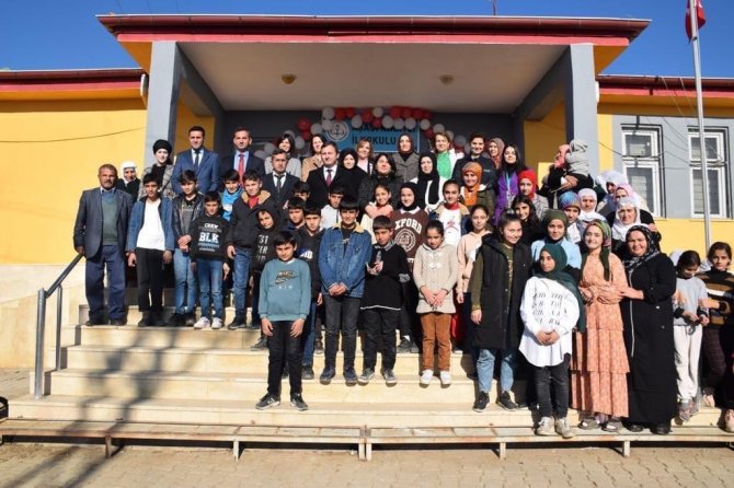 Batman Valisi Ekrem Canalp’ın Eşi Dr. Ayten Canalp Ve Protokol Eşleri Öğrencilerle Bir Araya Geldi