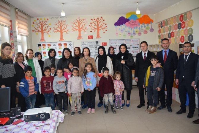 Batman Valisi Ekrem Canalp’ın Eşi Dr. Ayten Canalp Ve Protokol Eşleri Öğrencilerle Bir Araya Geldi